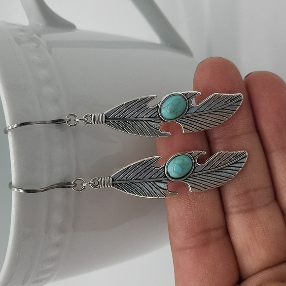 1836- Handmade Boho Feather Earrings NWT - Picture 6 of 6